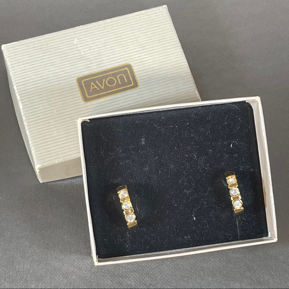 Avon Vintage NWT Rhinestone Gold Tone Hoop earring